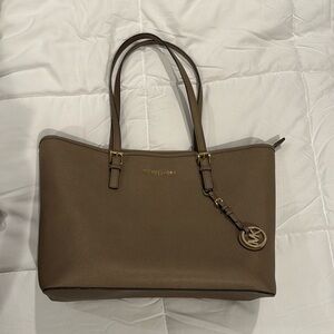 Michael Kors Jet Set Tote